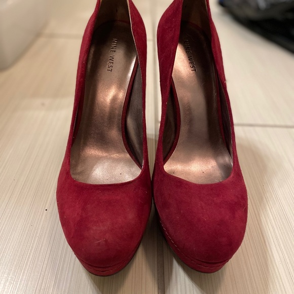 Red suede pumps - Picture 4 of 4